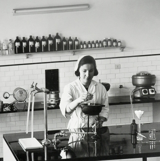mestiere donna - farmacista 1965